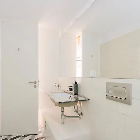Apartment Liiiving In - Mezzanine Delight Balcony Porto