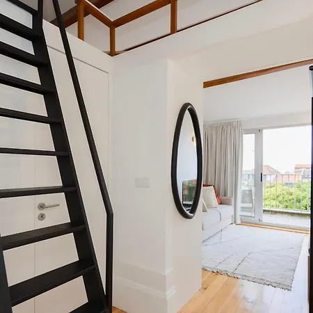 Liiiving In - Mezzanine Delight Balcony